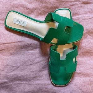 Haydn Steve Madden slip on sandals